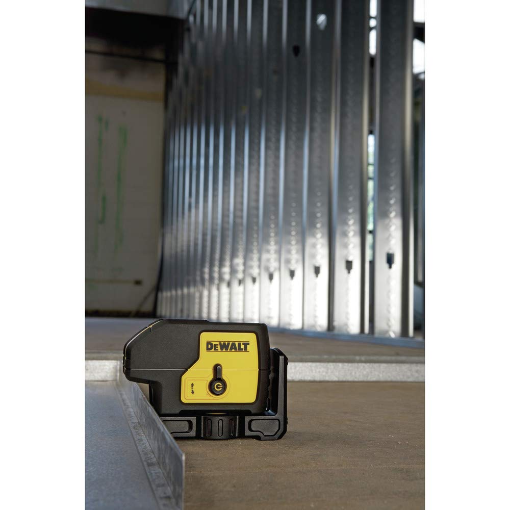 Self-Leveling 3-Beam Red Line Laser with Carrying Case O816555