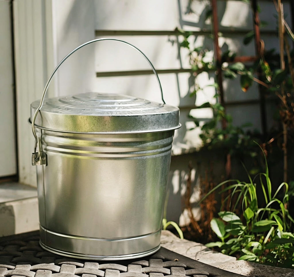 6-Gallon Galvanized Steel Locking Lid Storage Can Z8451